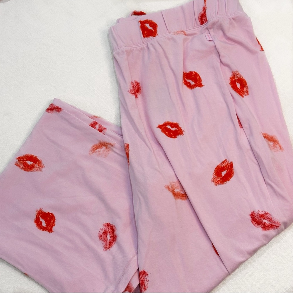 Skims cherry blossom lipstick pajama sleep set - Picture 4 of 7